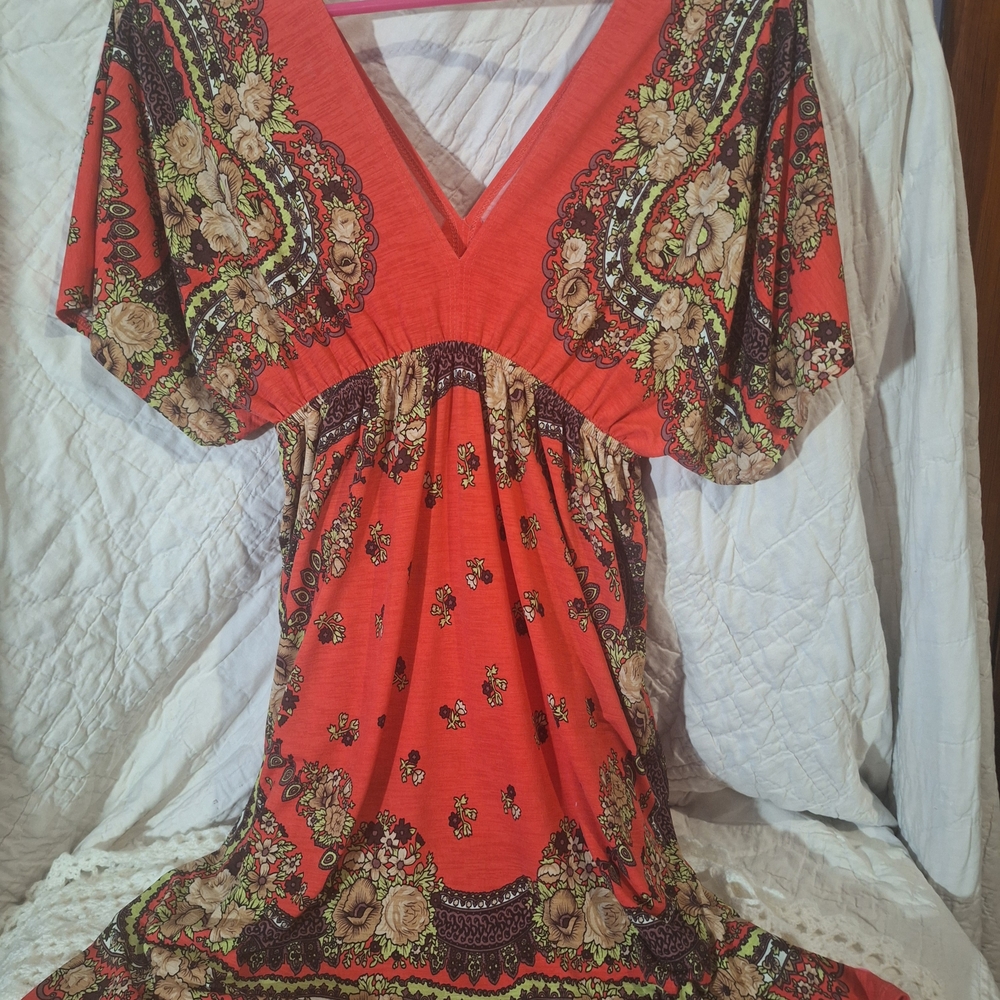 Body Central Red and Black Floral Midi Dress - Picture 4 of 5